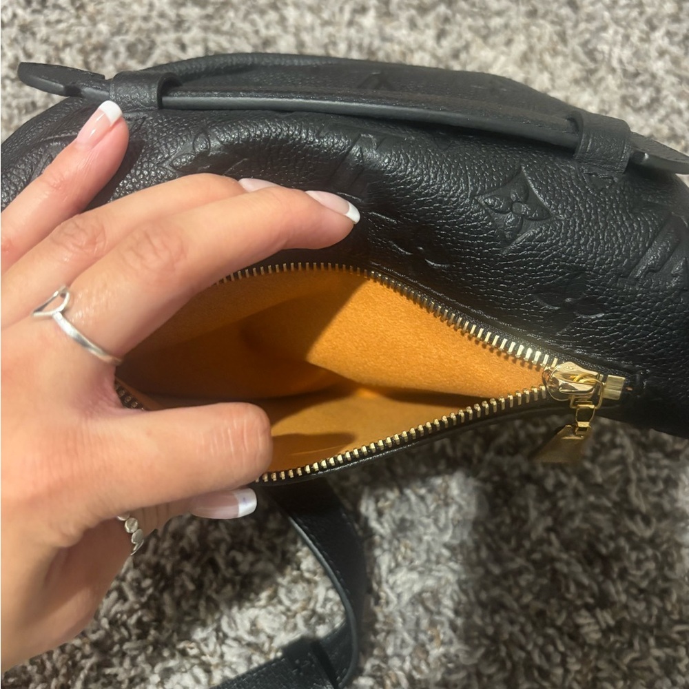 Louis Vuitton Black Monogram Crossbody Bag - Picture 4 of 5